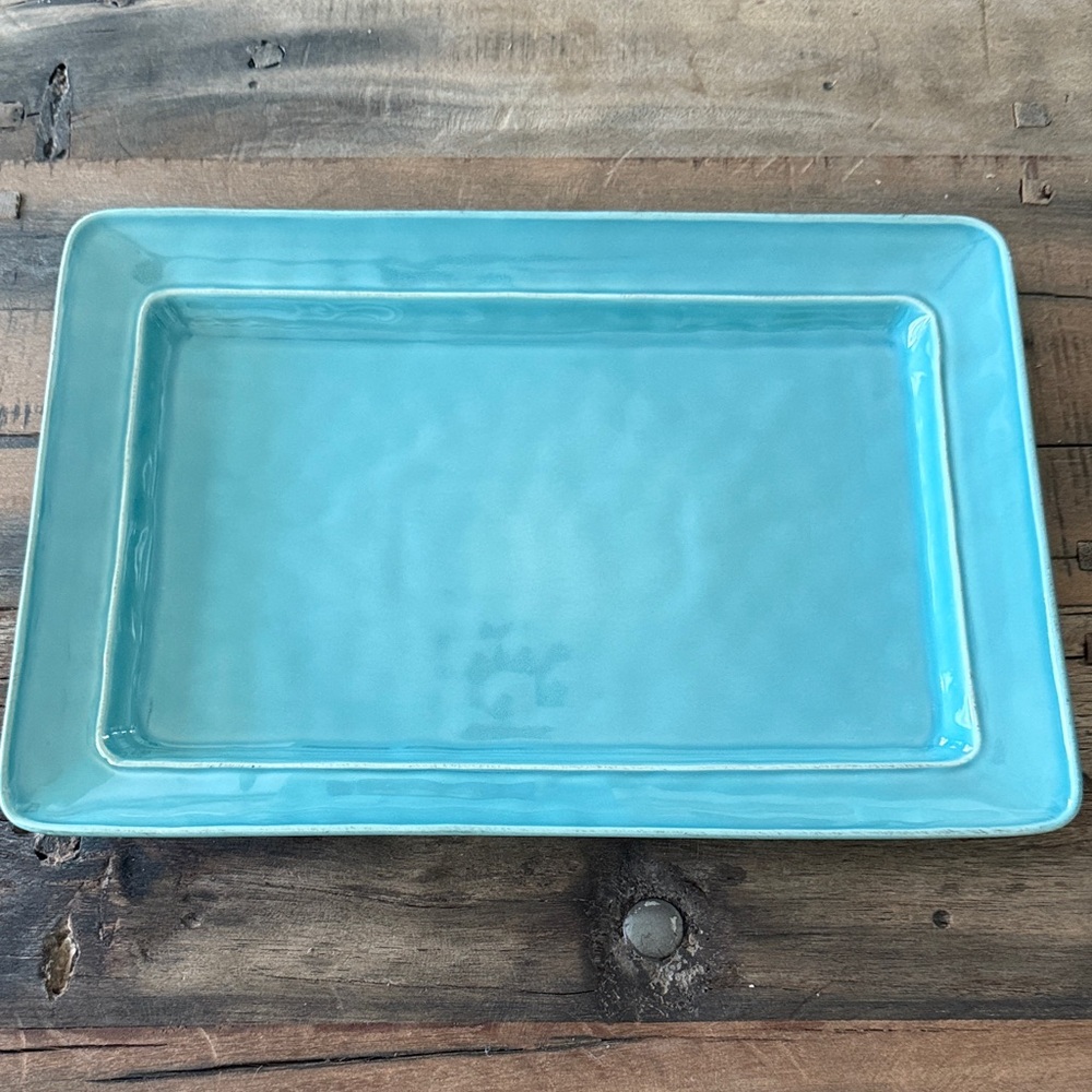 Like New Retired Serving dish Pottery Barn Cambria Collection